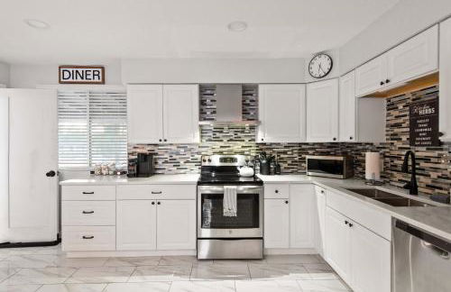 Spacious Retreat Patio, Games, and Quick to DEN - Foto 23