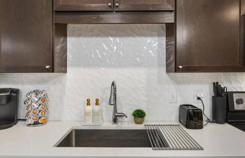 Chill & Tone 1BR Frisco King & Sofa, Gym & Pool - Foto 15