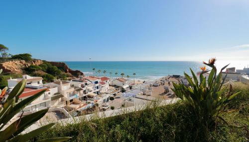 Olhos D' Água 1BR W Pool & Parking by LovelyStay - Foto 4