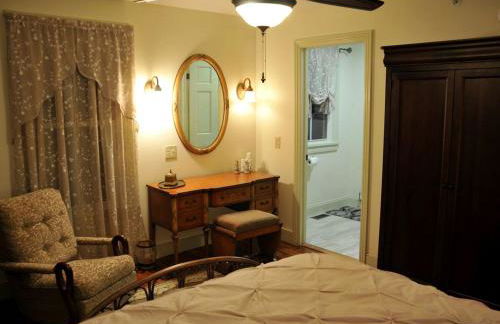 Spacious Cottage Rental with Creek Views near Harrisburg and Hershey, Pennsylvania - Foto 14