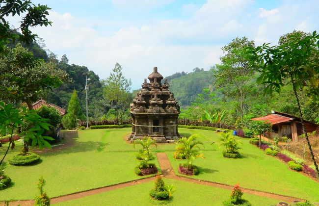 Borobudur Private Excursion + Hiking to Selogriyo Temple - Photo 6