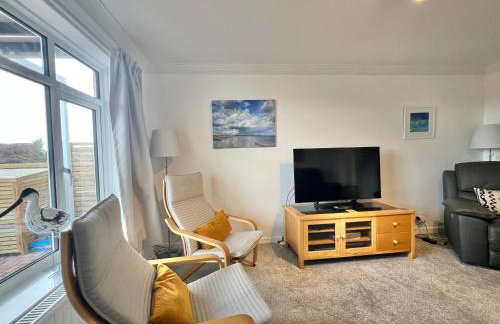 4 Bed Retreat with Balcony & Estuary views - Photo 13