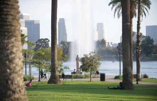 Echo Lake view condo - newly renovated - centrally located - Photo 8