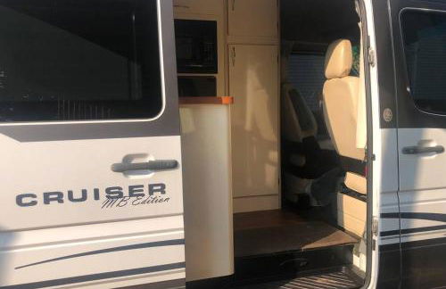 Private and cozy RV, direct bus to NYC Manhattan only 2 blocks away, MetLife Stadium FIFA World Cup 25 minutes away - Foto 8