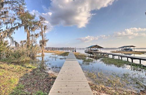 20 Mi to UF Campus Santa Fe Lake Escape with Dock! - Foto 2