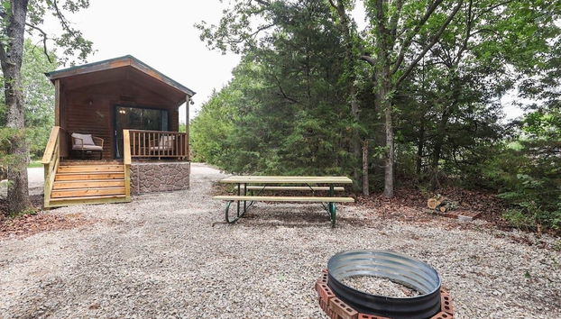 Cabin 10~ Cozy Toronto Lake Cabin ~ Walk To The Water 1 Bedroom Cabin by RedAwning - Foto 2, Profilbild