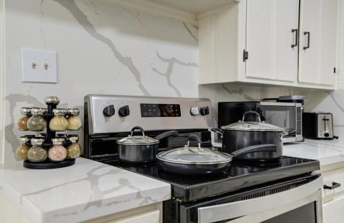 Spacious 5 Bed Home with Massage Chair and Futsball Table - Foto 31