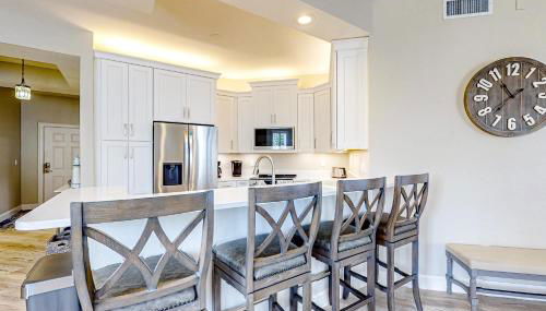 Luxury Condo in Regatta - Photo 4