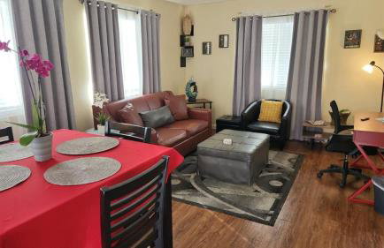 Charming 1-bed apt, cook-ready kitchen, laundry, 5-8 mins to U of A and Downtown - Foto 1