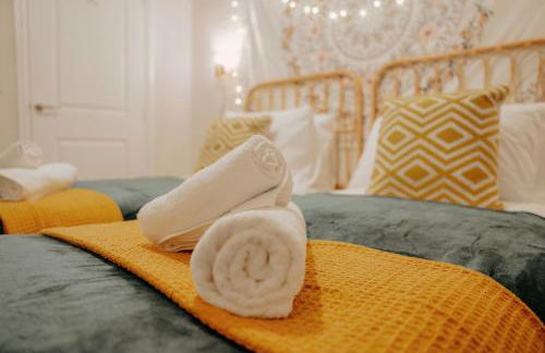 Leeds 4-bed house - hot tub, parking & games - Foto 30