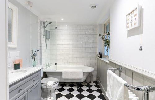 Central Stamford Apartment with private parking - Foto 1