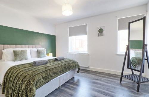 Comfy 4 Bed, Sleeps 8, fast WIFI, Contractor friendly - Foto 8