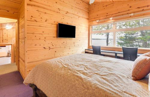 Private Peninsula! Modern-Rustic Fall Lake Cabin - Foto 19