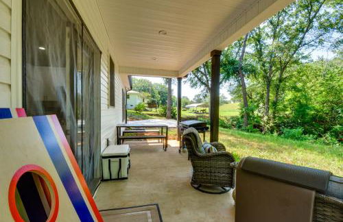 1 Mi to Lake Hartwell Updated Retreat with Patio! - Foto 23