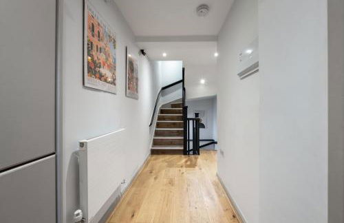 Newmarket House 5 Bedroom 5 En-suite Free Parking - Foto 2
