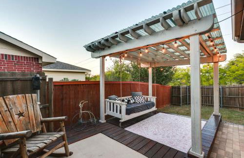 Patio, Pergola and Pool Access Aubrey Retreat! - Foto 1