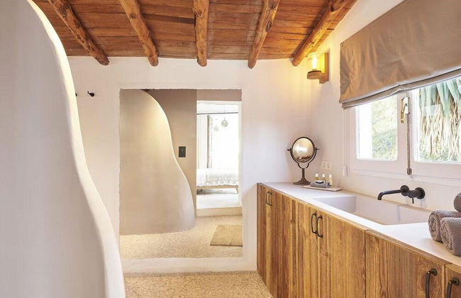 Hillside Villa With Sea-views - Photo 11