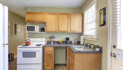 Peaceful Retreat in Gated Midtown Community - Foto 4, stove