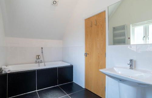 Trewhiddle Retreat V4 by Together Travel - Luxury 4-Bedroom Villa - Foto 25