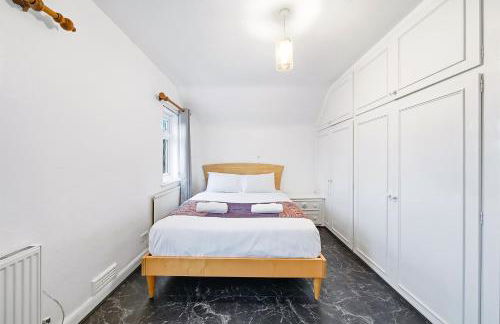 Sally's 4 Bed Home in St Albans - Foto 40