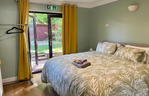 Comfy Chippenham Double Ensuite Home with Large Garden with Parking x 4 - Foto 15