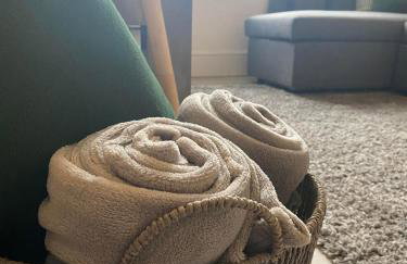 The Retreats 1 Kenfig Hill Pet Friendly 2 Bedroom Flat with King Size bed twin beds and sofa bed sleeps up to 5 people - Foto 4