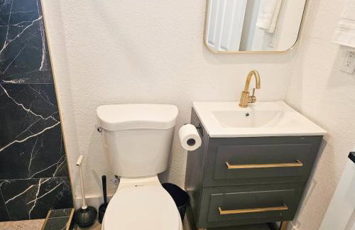 Modern 3BR Home Near Holycross Hospital - Foto 34