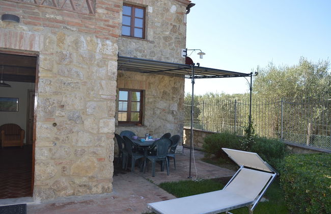 House With Private Garden in the Crete Senesi - Photo 17