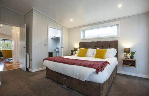 Deer Leap, Strawberryfield Park - Photo 21