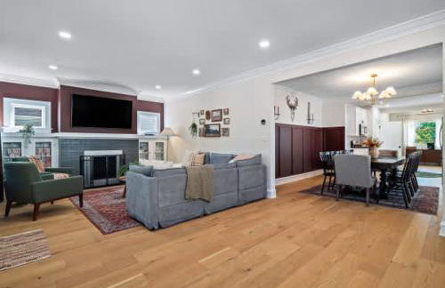 Spacious 4BR in Kamms Corners Cleveland - Game Room - Sleeps 9 - Foto 11