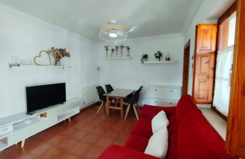 Casa adosada en entorno tranquilo ideal para familias - Foto 3