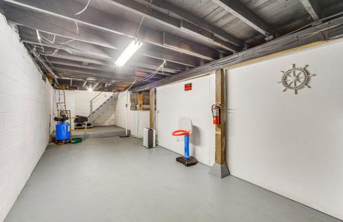 Lakefront Family Retreat with Private Dock! - Foto 25