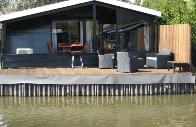 Modern Waterfront Chalet - Photo 26