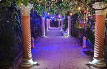 Refugio madera estilo árabe con estatuas, estanques y un pequeño zoo - Foto 6