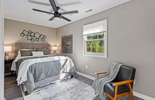 New Renovated 5BD Home with Hot Tub Sauna & Game Rm - Foto 50