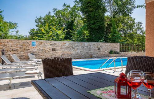 Villa Anton, a luxurious rustic villa in a peaceful setting - Foto 8