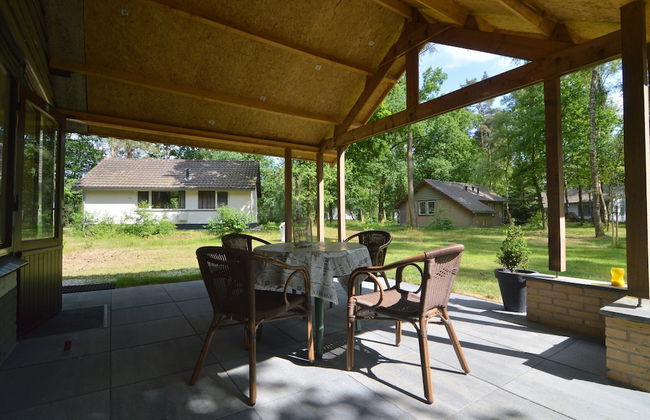 Detached Bungalow With Lovely Covered Terrace - Photo 11