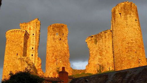 Maison médiévale 15ème siècle dans village historique d'Hérisson - FR-1-489-29 - Foto 4