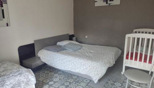 Maison plain pied, 2 chambres, longère typique , fraiche, dans bourg avec tous commerces - Foto 5