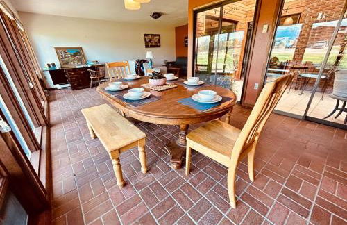 Family Home with Mountain Views! - Foto 7