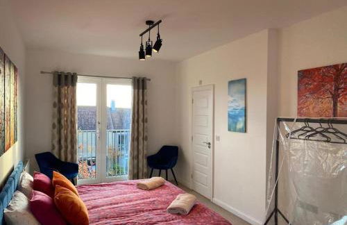 Homely, Cosy & Contemporary 4 BDR house with Garden & Parking 5 mins drive to Addenbrookes & Papworth hospitals & Bio Medical campus - Foto 25