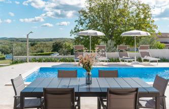 Villa atop the village with stunning view - Foto 33