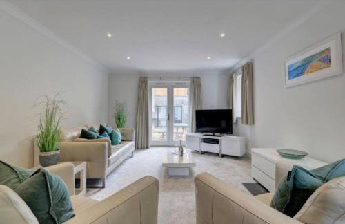 Priory House; sleeps 6-20 - Foto 17