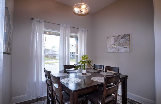 Brand NEW Large Impressive House Near Downtown! - Photo 12