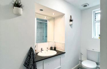 The County Staycation - Photo 45