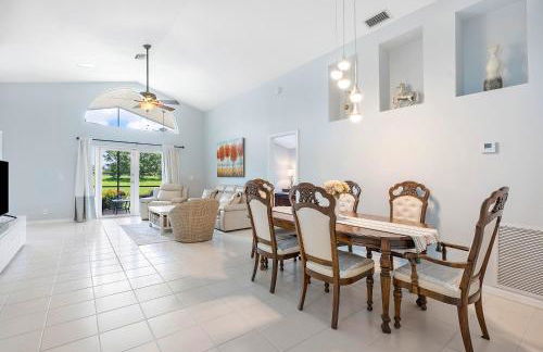 Cozy and Relaxing Retreat House - Photo 4