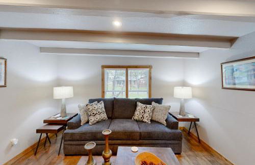 Walk to Medina River Cowboy Cottage with BBQ Pit - Foto 6