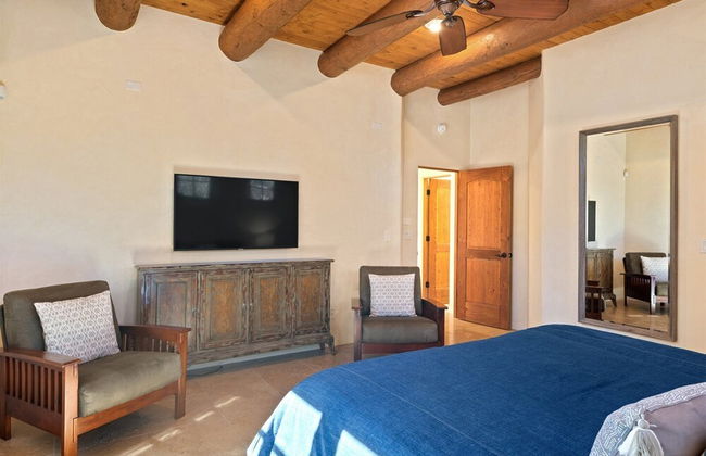 Casa Nona - Pristine Home in the Railyard District, Walk to The Plaza - Photo 7