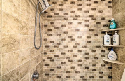 Near Lakes and Resorts Pet-Friendly Long Pond Abode - Foto 15