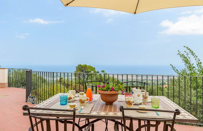 Charming Villa With Pool and Panoramic Surroundings - Photo 18